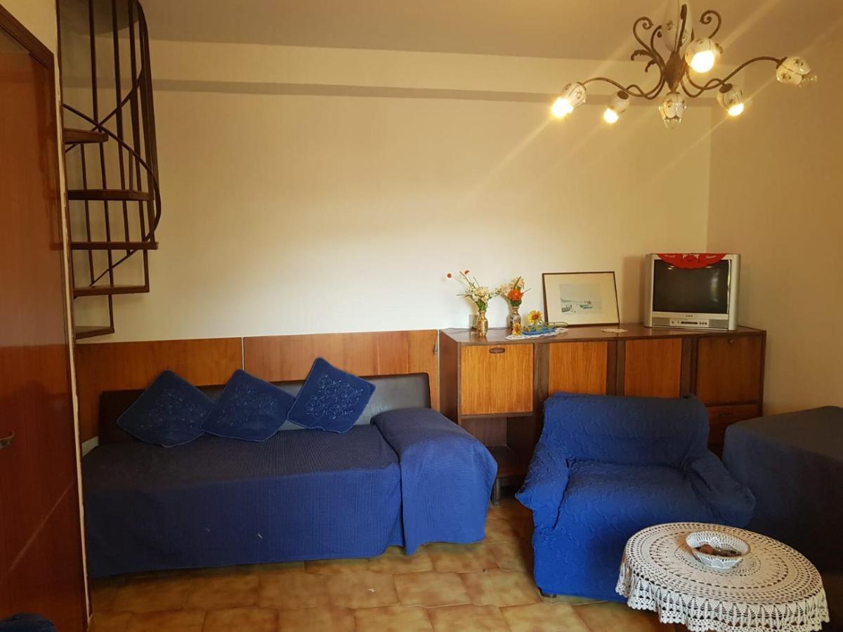 Casa Tranquilla E Luminosa Con Terrazzo A Due Passi Dal Mare Apartment Brolo Exterior photo